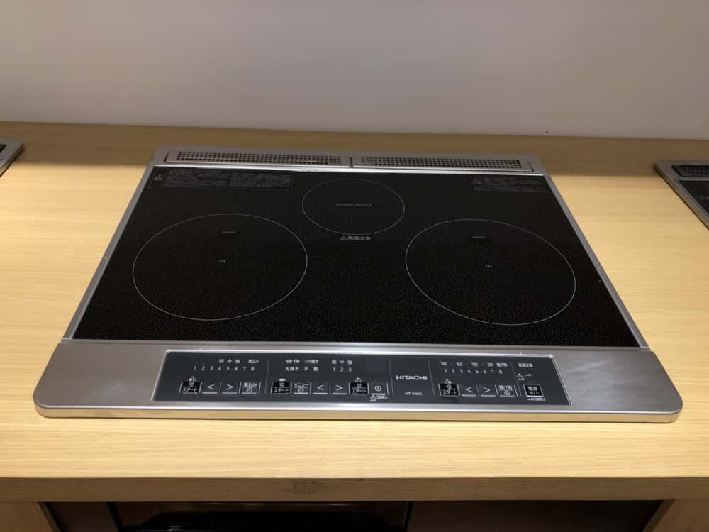 bep-tu-hitachi-ht-m6k-gom-hai-bep-tu-mot-bep-hong-ngoai-va-mot-lo-nuong