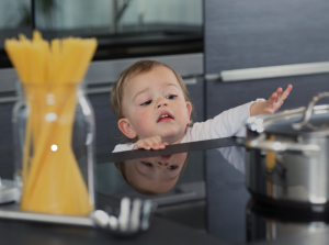 Khóa Trẻ Em Bếp Từ