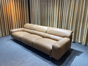 Kuarado phiên bản màu cam tại Xưởng nội thất V68 Store