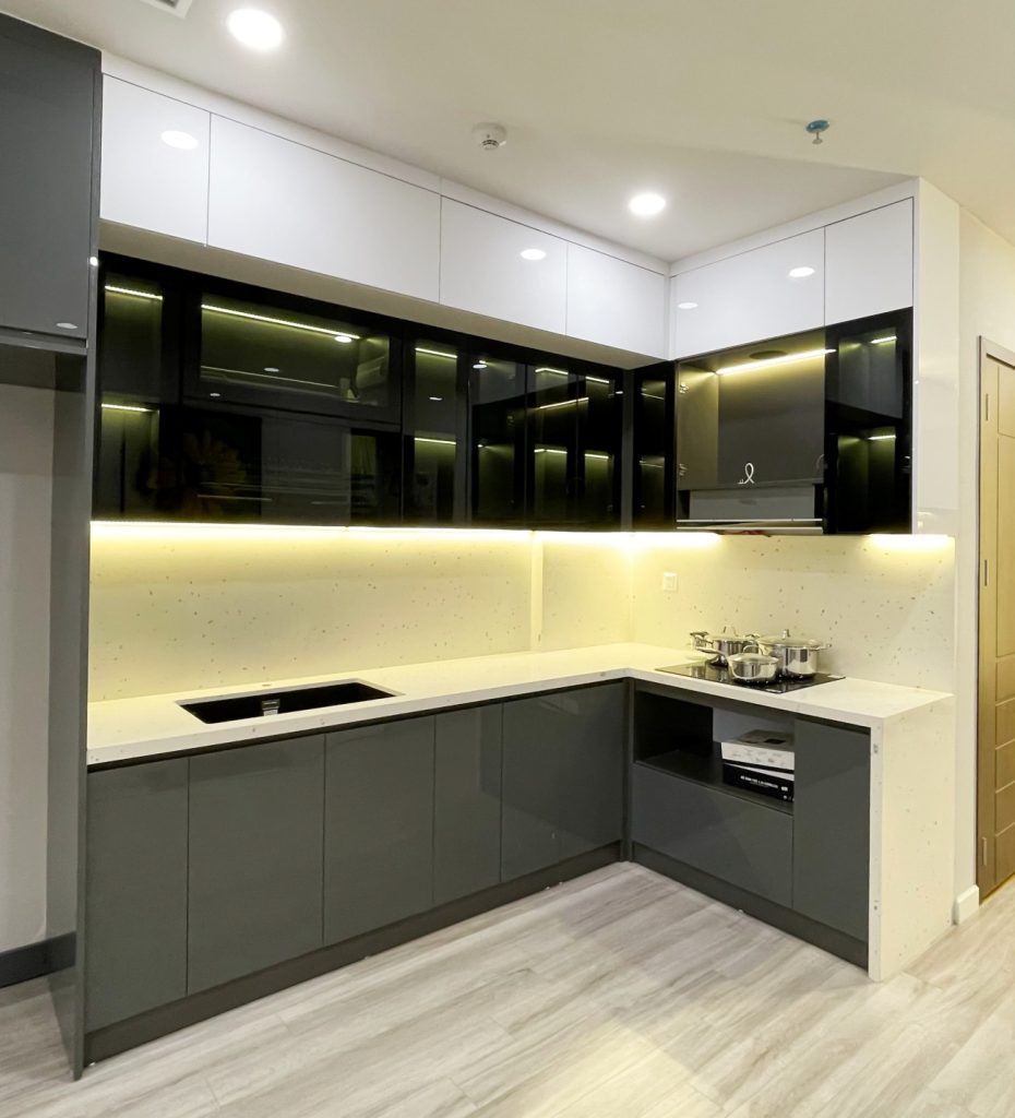 Ảnh bàn giao tủ bếp Acrylic cánh kính